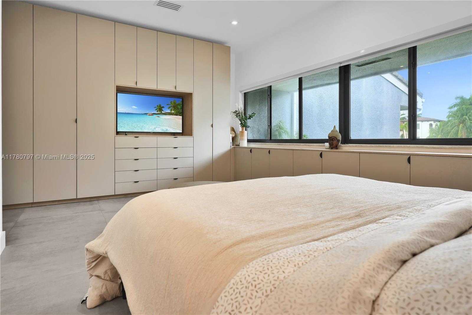 Small Image of 311 POINCIANA DR #801, Sunny Isles Beach Number 20