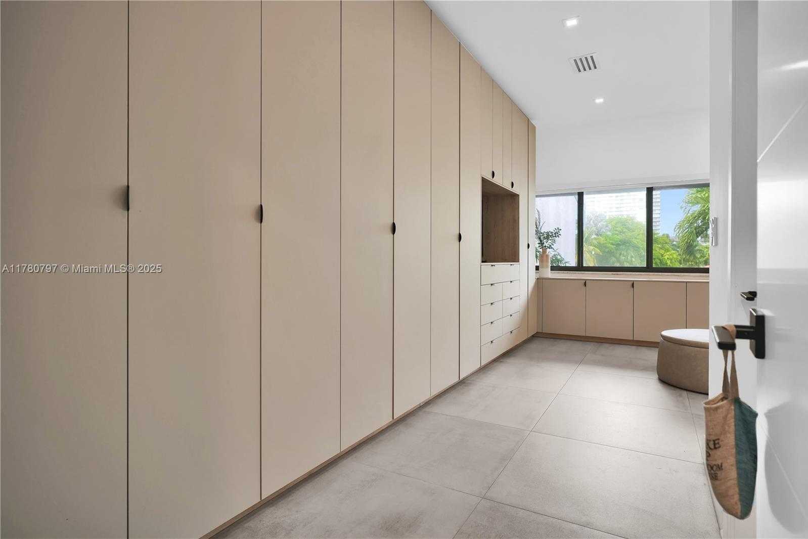 Small Image of 311 POINCIANA DR #801, Sunny Isles Beach Number 22