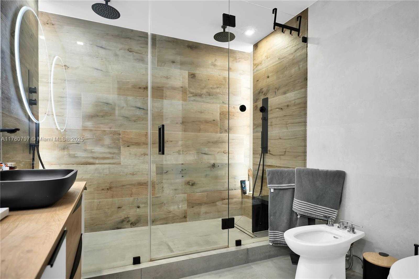 Small Image of 311 POINCIANA DR #801, Sunny Isles Beach Number 24