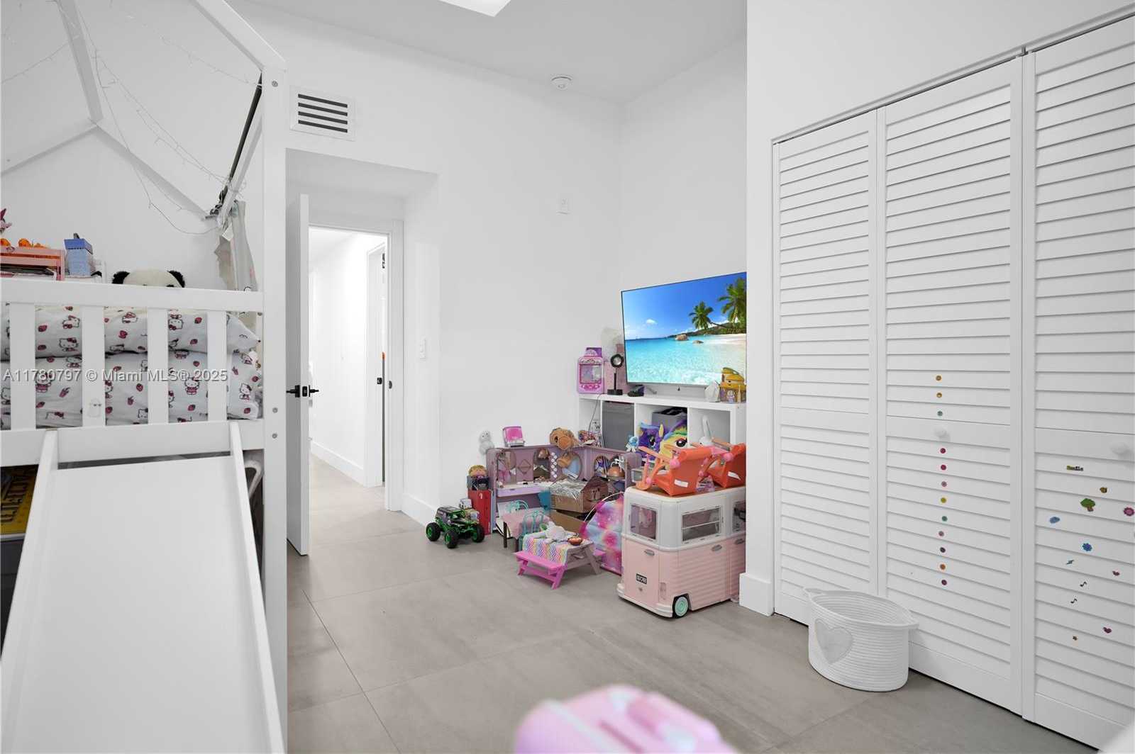 Small Image of 311 POINCIANA DR #801, Sunny Isles Beach Number 31