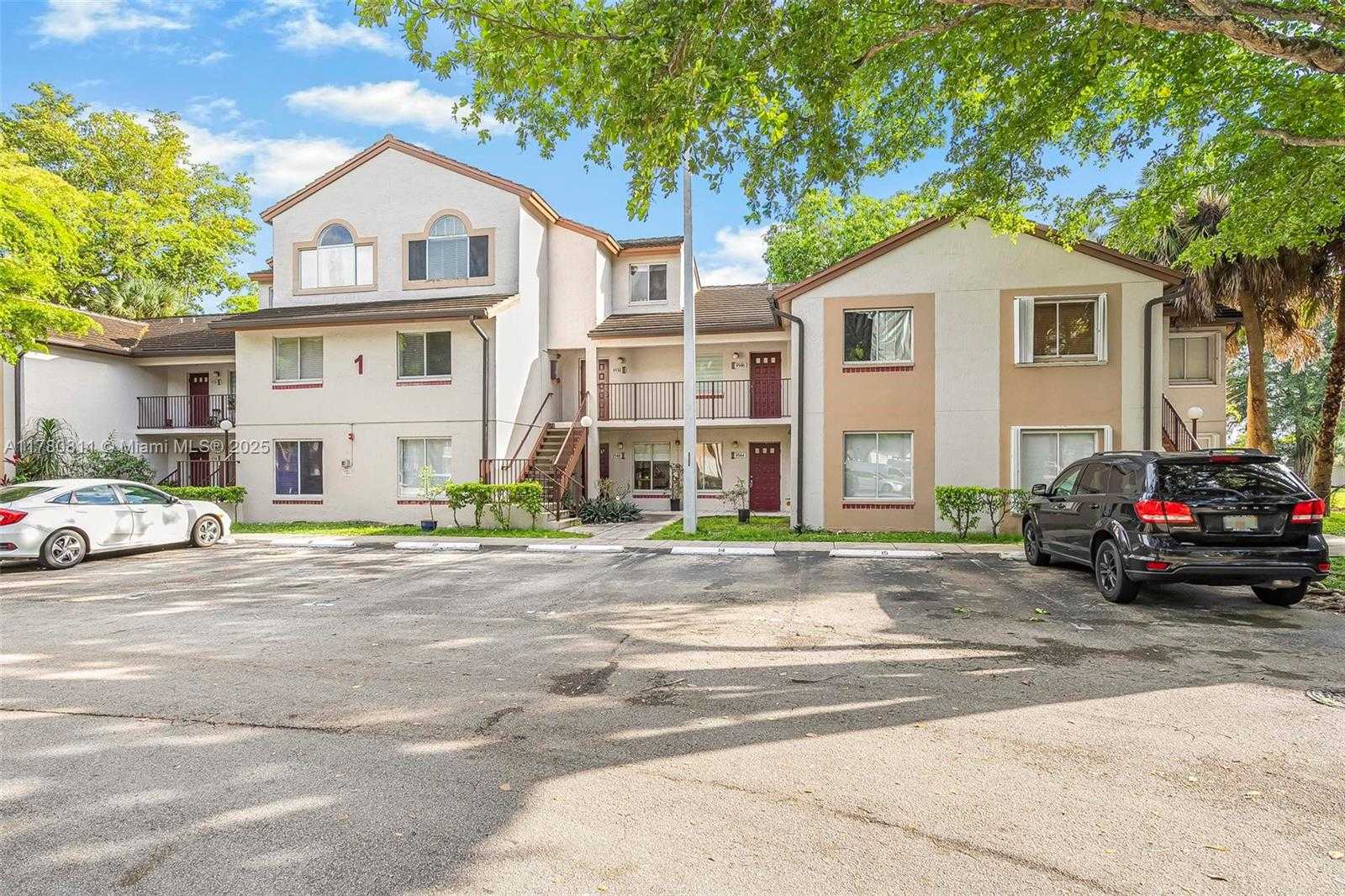Small Image of 9548 SOUTH WEST 140TH CT #9548, Miami Number 22