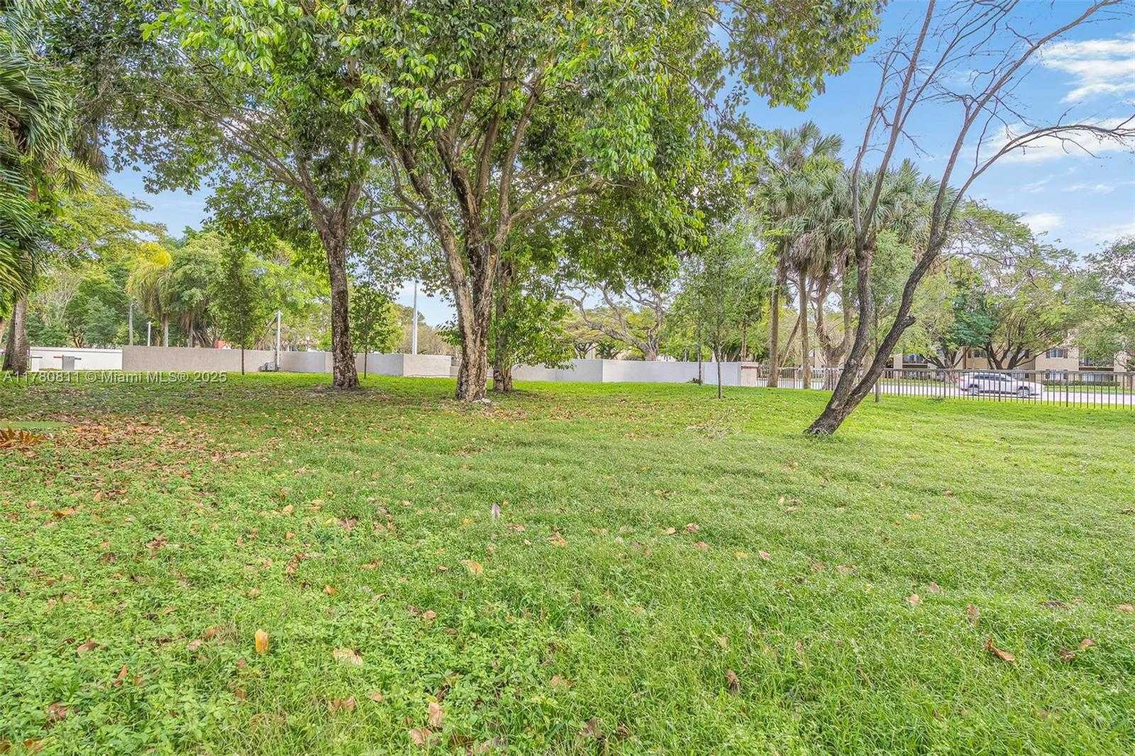 Small Image of 9548 SOUTH WEST 140TH CT #9548, Miami Number 23
