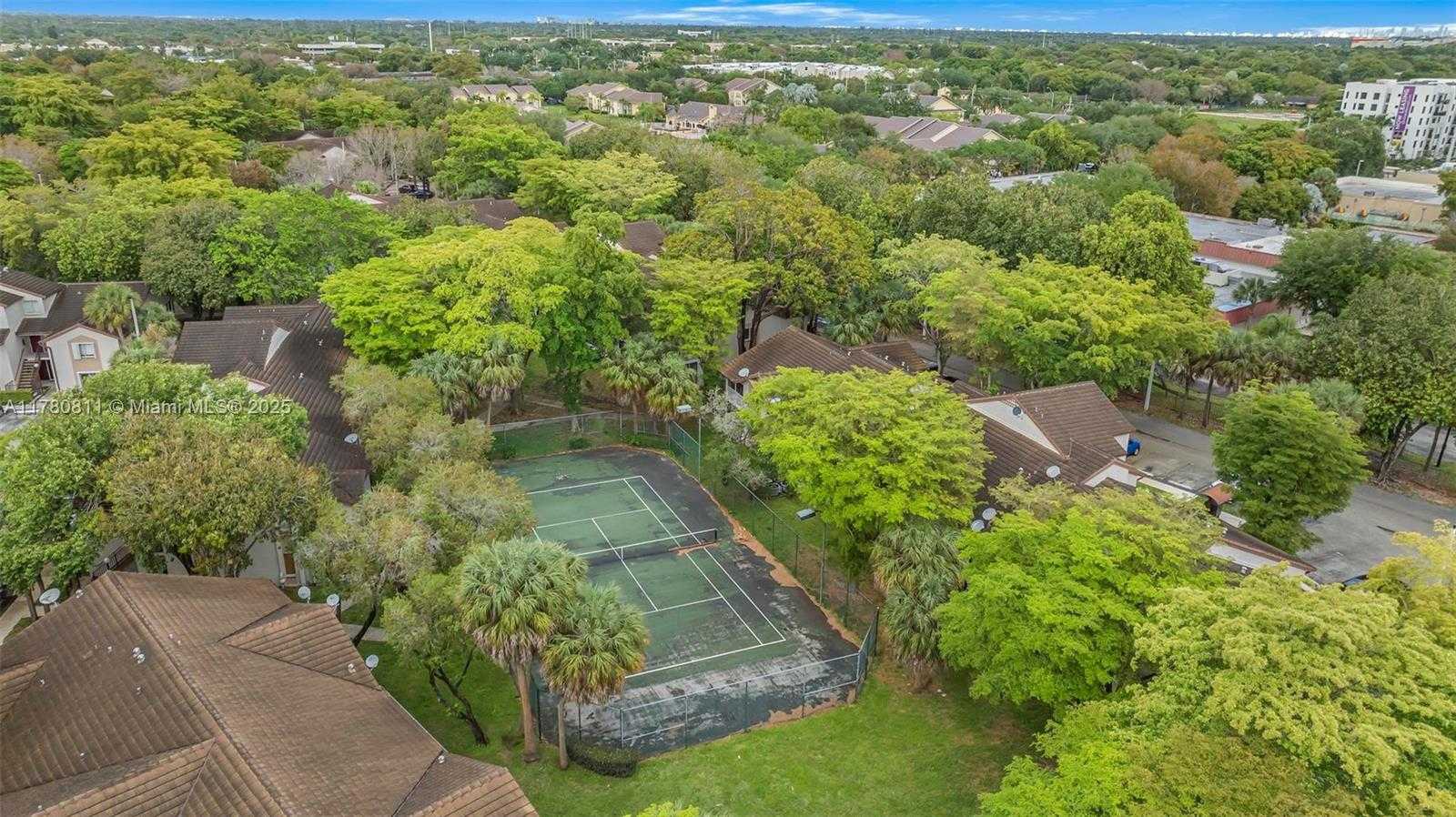 Small Image of 9548 SOUTH WEST 140TH CT #9548, Miami Number 27