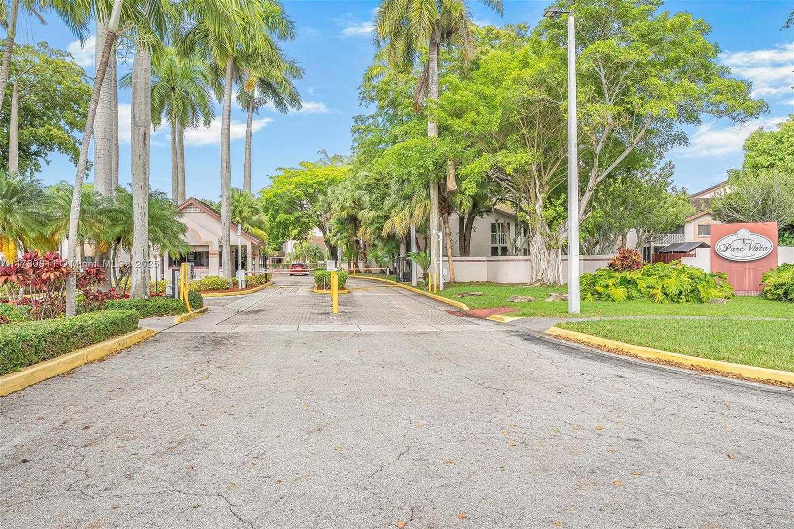 Small Image of 9548 SOUTH WEST 140TH CT #9548, Miami Number 29