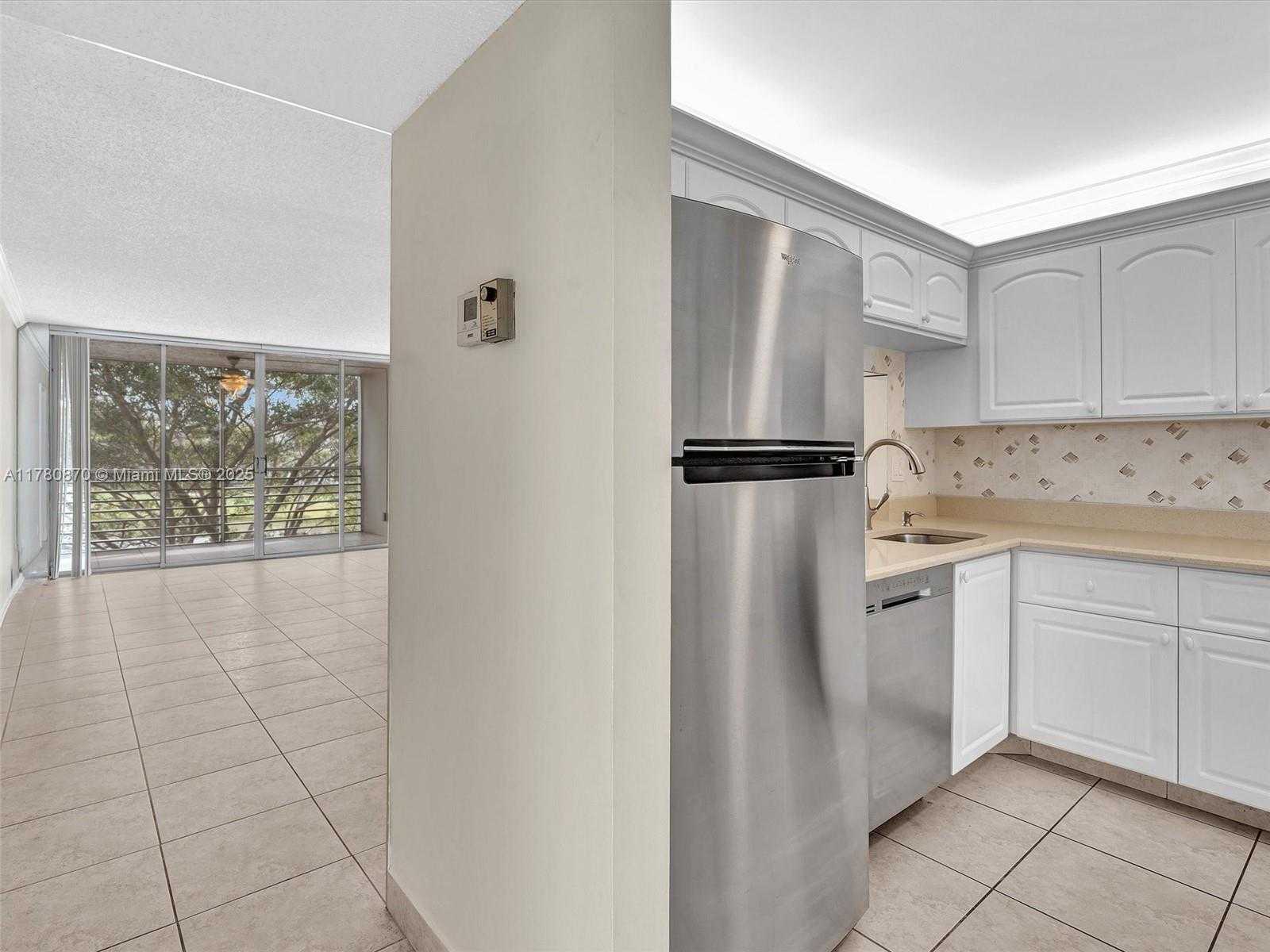 Small Image of 9311 ORANGE GROVE DR #301, Davie Number 12