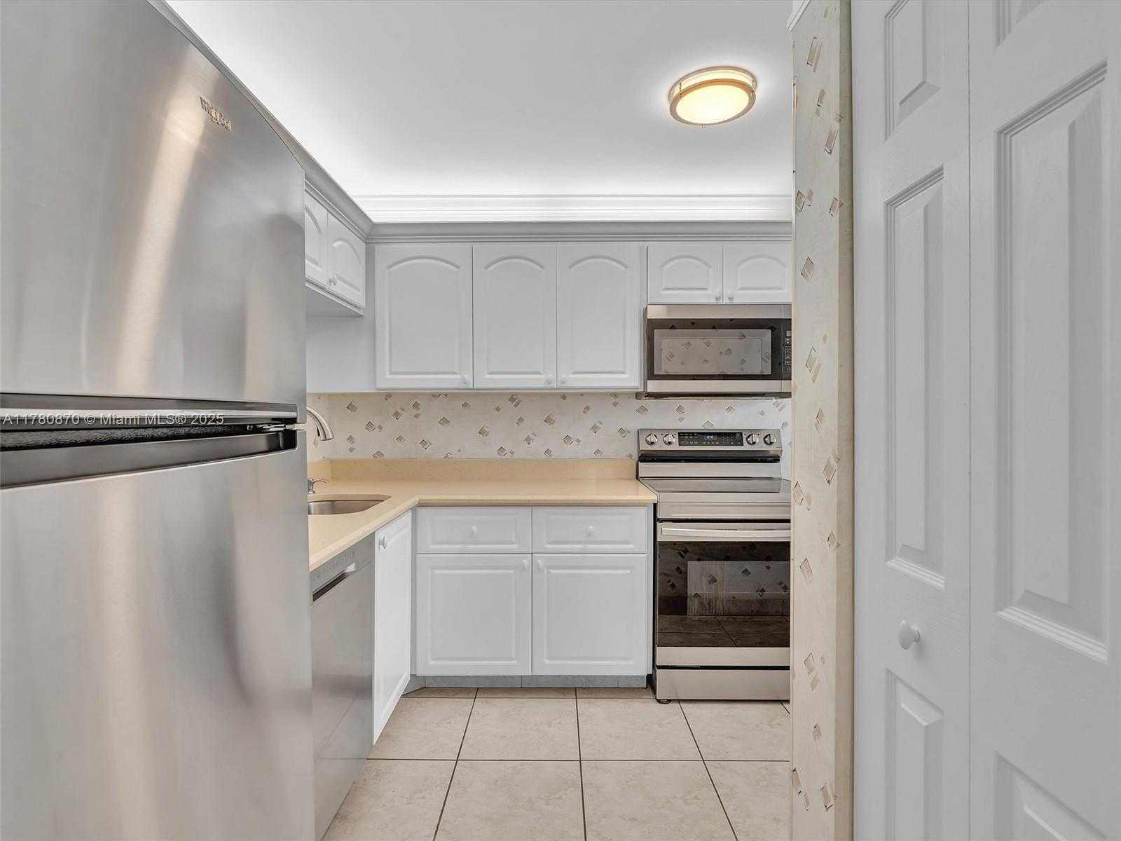Small Image of 9311 ORANGE GROVE DR #301, Davie Number 13