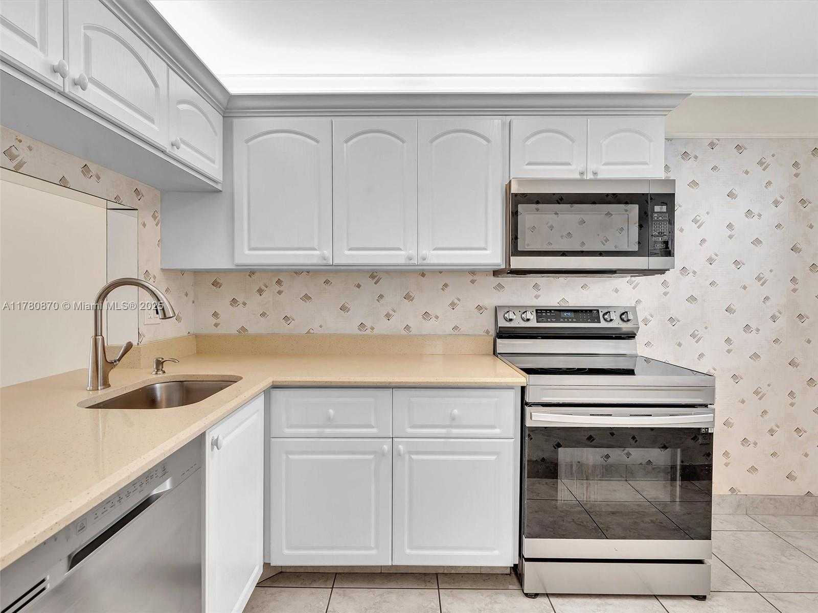 Small Image of 9311 ORANGE GROVE DR #301, Davie Number 14