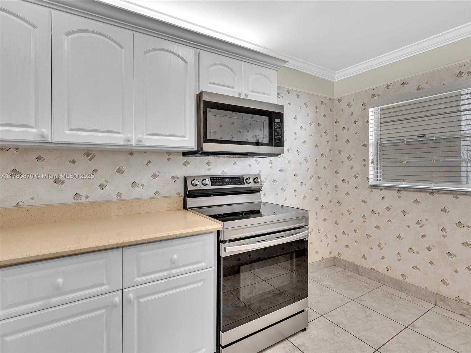 Small Image of 9311 ORANGE GROVE DR #301, Davie Number 15
