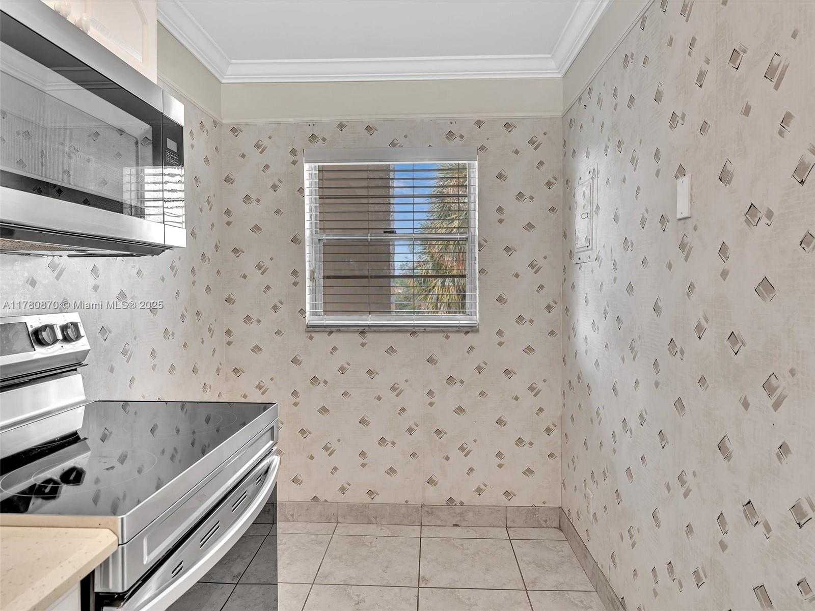 Small Image of 9311 ORANGE GROVE DR #301, Davie Number 16