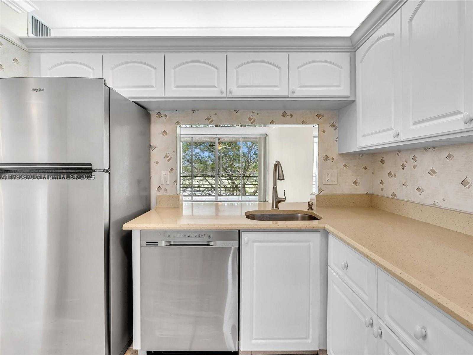 Small Image of 9311 ORANGE GROVE DR #301, Davie Number 18