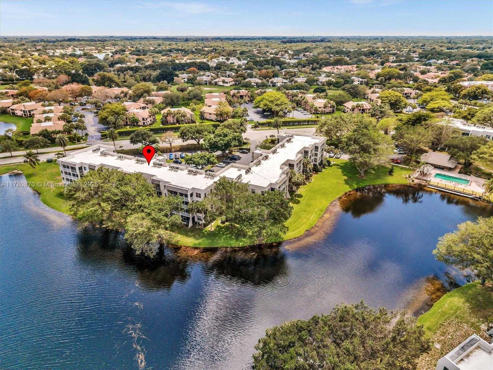 Small Image of 9311 ORANGE GROVE DR #301, Davie Number 2