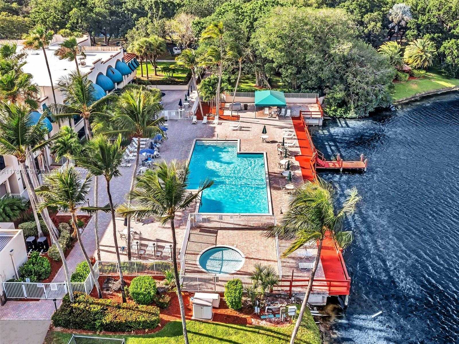 Small Image of 9311 ORANGE GROVE DR #301, Davie Number 36