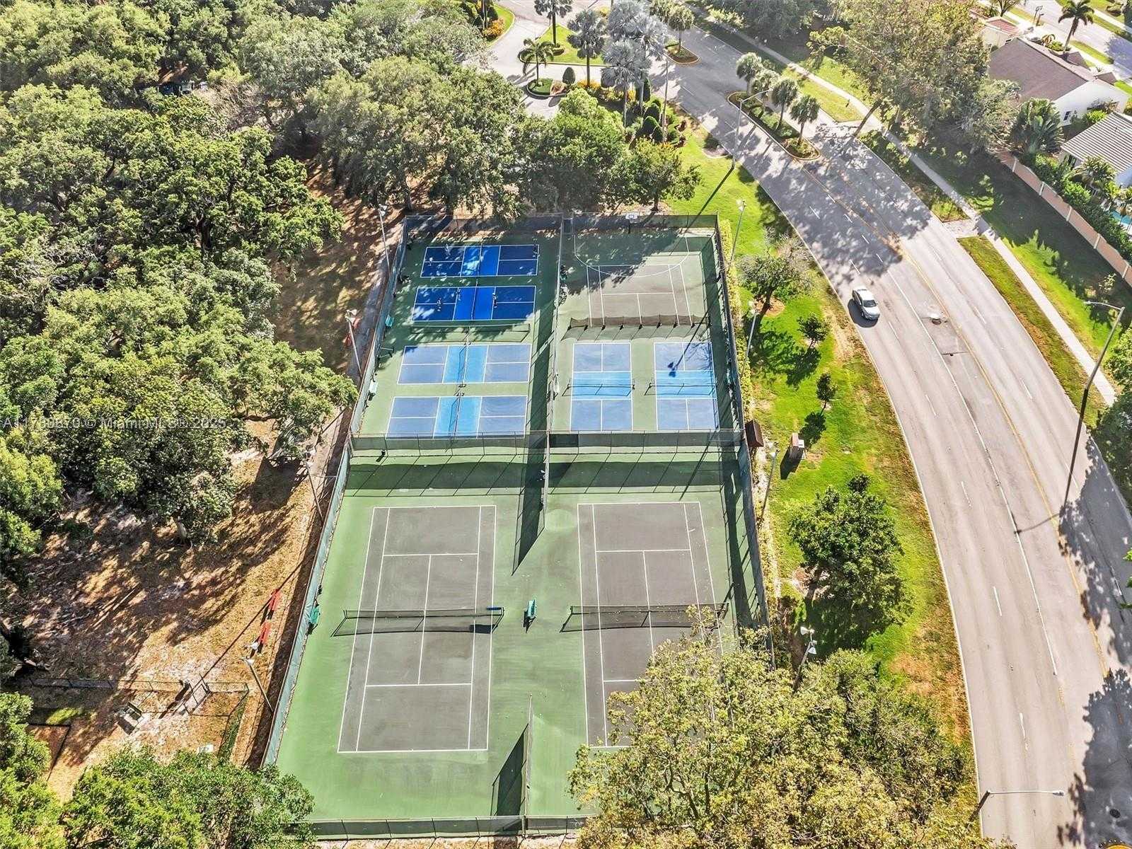 Small Image of 9311 ORANGE GROVE DR #301, Davie Number 37