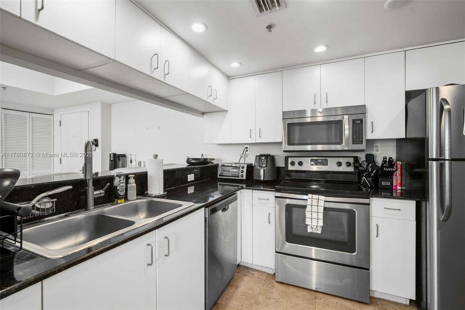 Small Image of 650 WEST AVE #2104, Miami Beach Number 12
