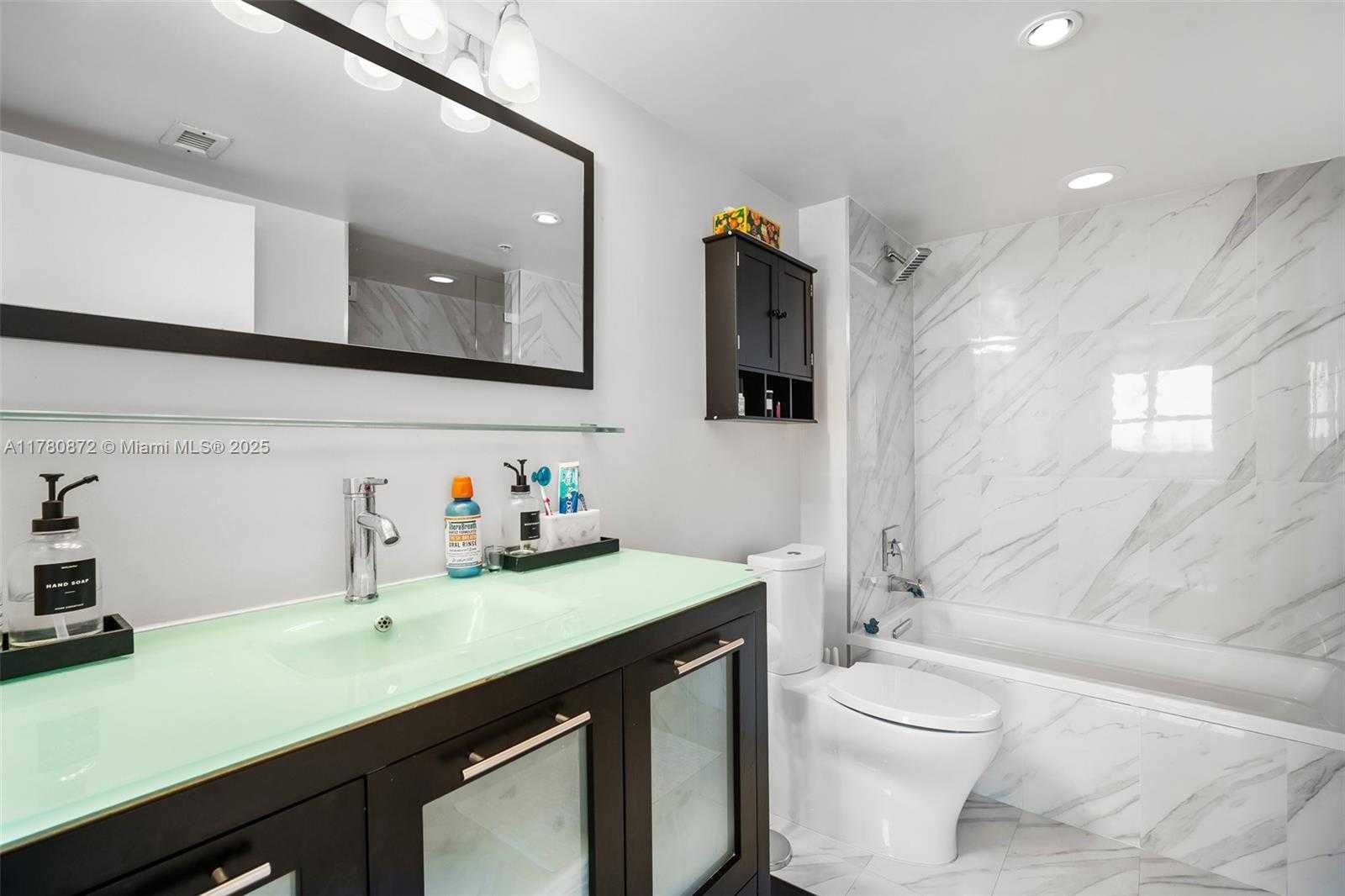 Small Image of 650 WEST AVE #2104, Miami Beach Number 21