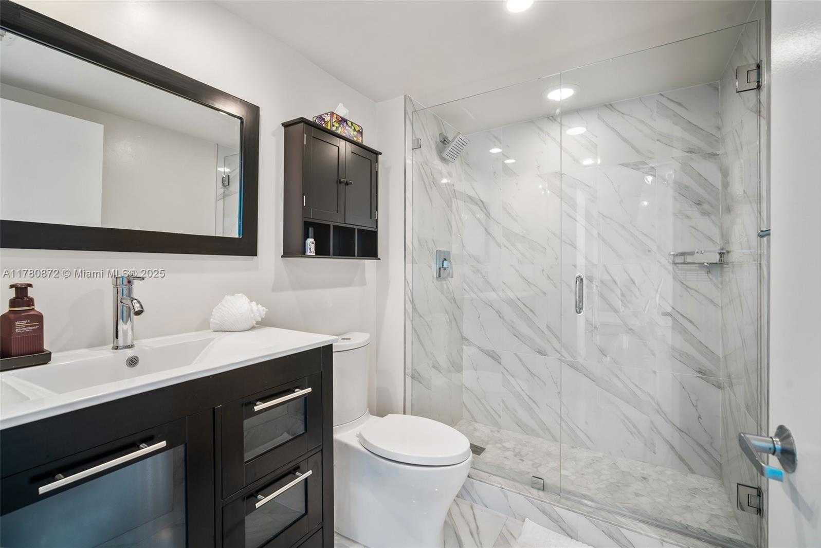 Small Image of 650 WEST AVE #2104, Miami Beach Number 9