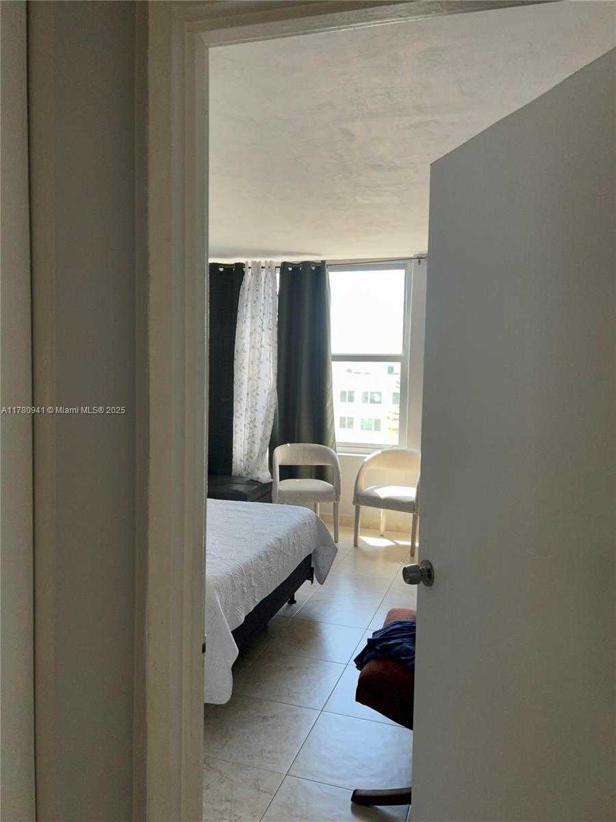 Small Image of 2899 COLLINS AVE #708, Miami Beach Number 11