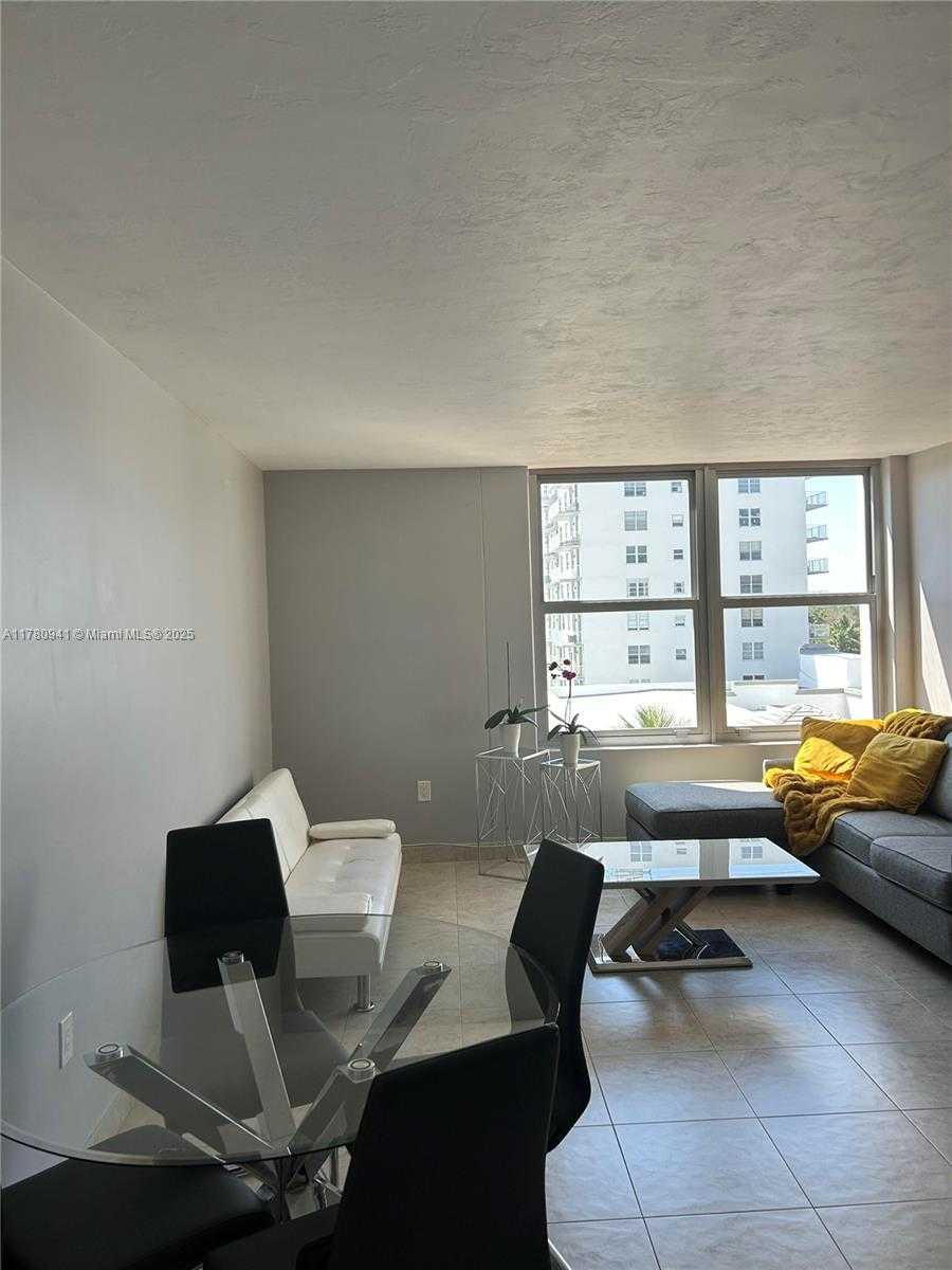 Small Image of 2899 COLLINS AVE #708, Miami Beach Number 20
