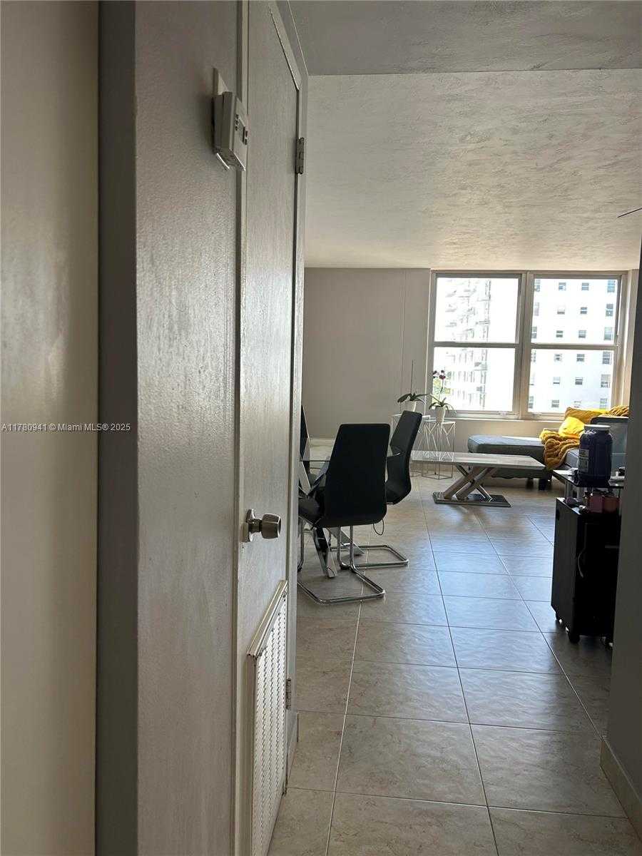 Small Image of 2899 COLLINS AVE #708, Miami Beach Number 5