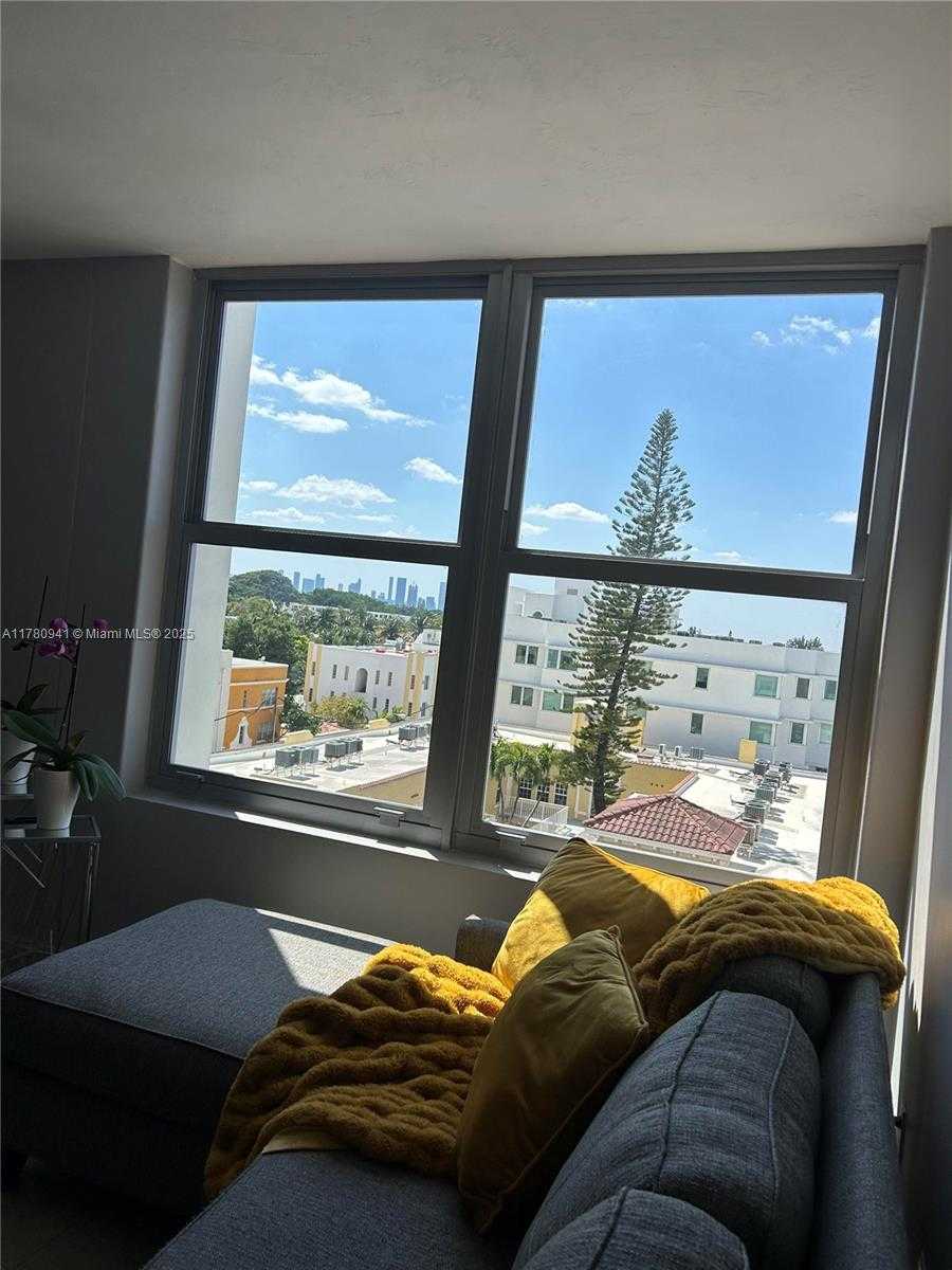 Small Image of 2899 COLLINS AVE #708, Miami Beach Number 7