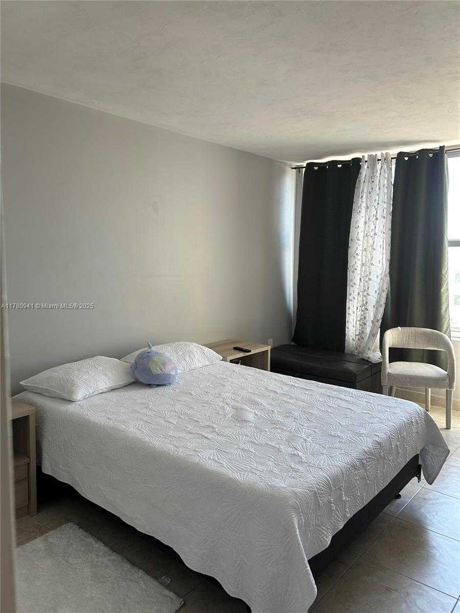Small Image of 2899 COLLINS AVE #708, Miami Beach Number 9