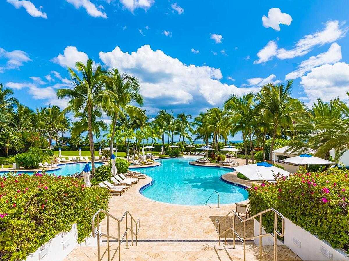 Small Image of 50 SOUTH POINTE DR #504, Miami Beach Number 3