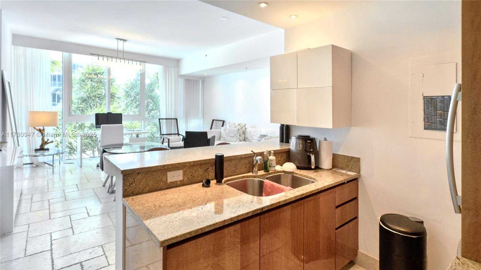Small Image of 50 SOUTH POINTE DR #504, Miami Beach Number 7