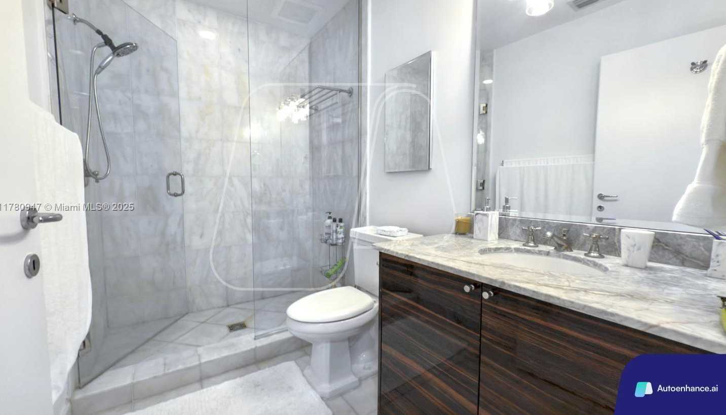 Small Image of 50 SOUTH POINTE DR #504, Miami Beach Number 9