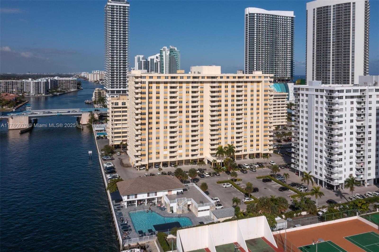 Small Image of 1833 SOUTH OCEAN DR #808, Hallandale Beach Number 14