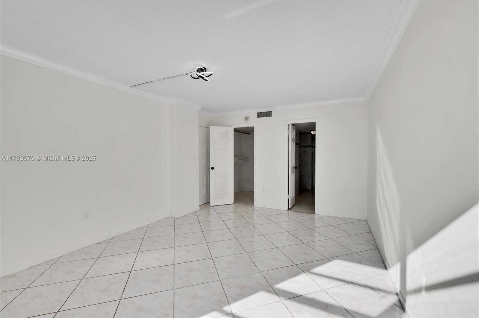 Small Image of 1833 SOUTH OCEAN DR #808, Hallandale Beach Number 38