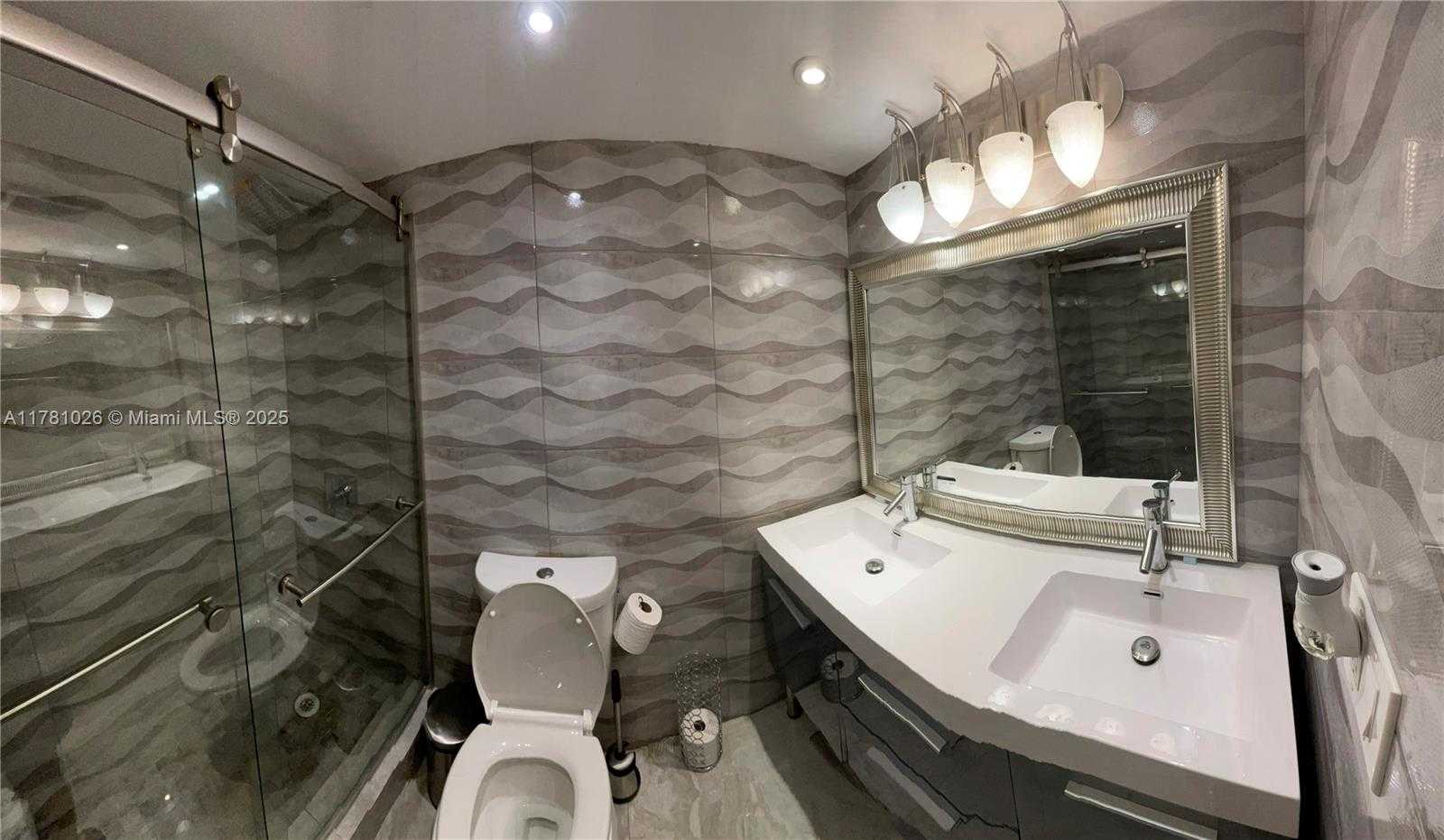 Small Image of 2655 COLLINS AVE #1407, Miami Beach Number 13