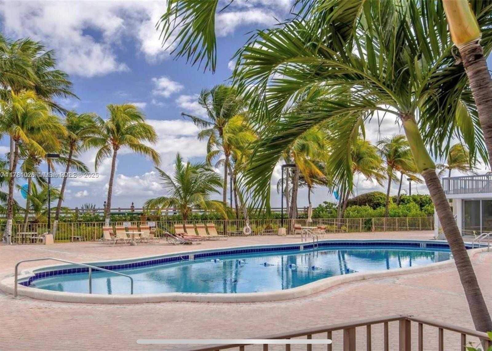 Small Image of 2655 COLLINS AVE #1407, Miami Beach Number 17