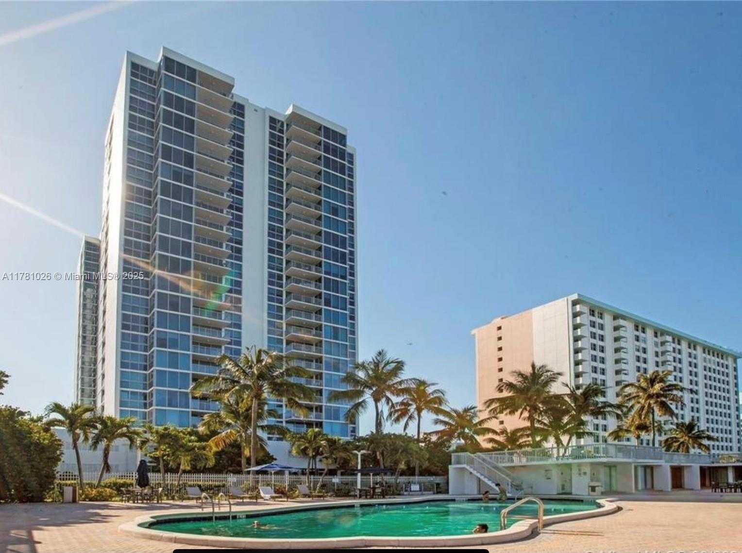 Small Image of 2655 COLLINS AVE #1407, Miami Beach Number 2