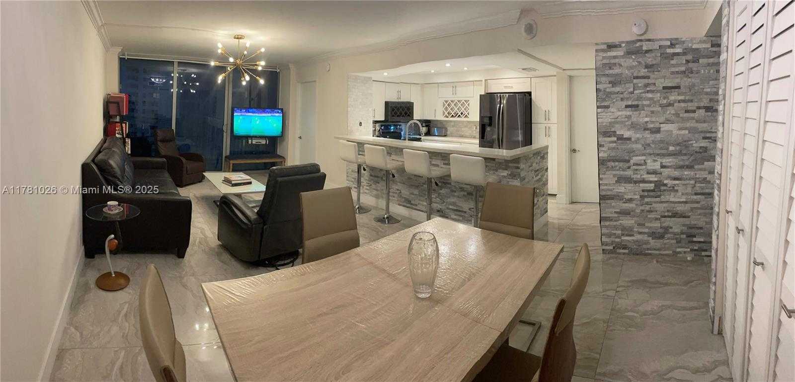 Small Image of 2655 COLLINS AVE #1407, Miami Beach Number 4