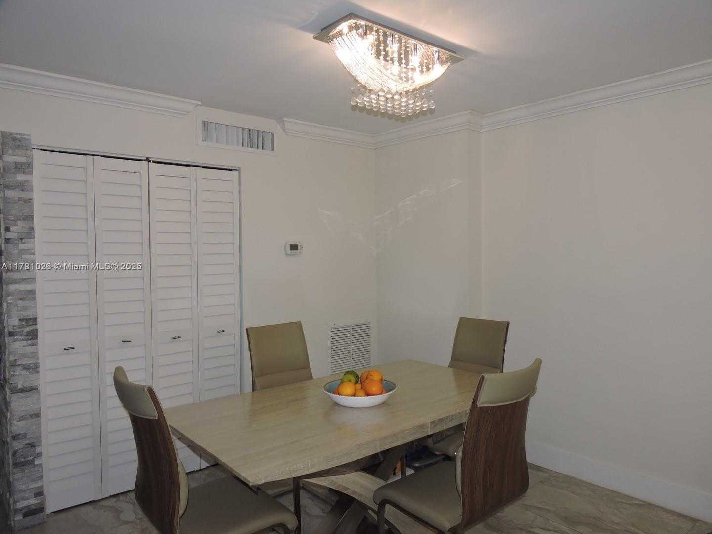 Small Image of 2655 COLLINS AVE #1407, Miami Beach Number 8