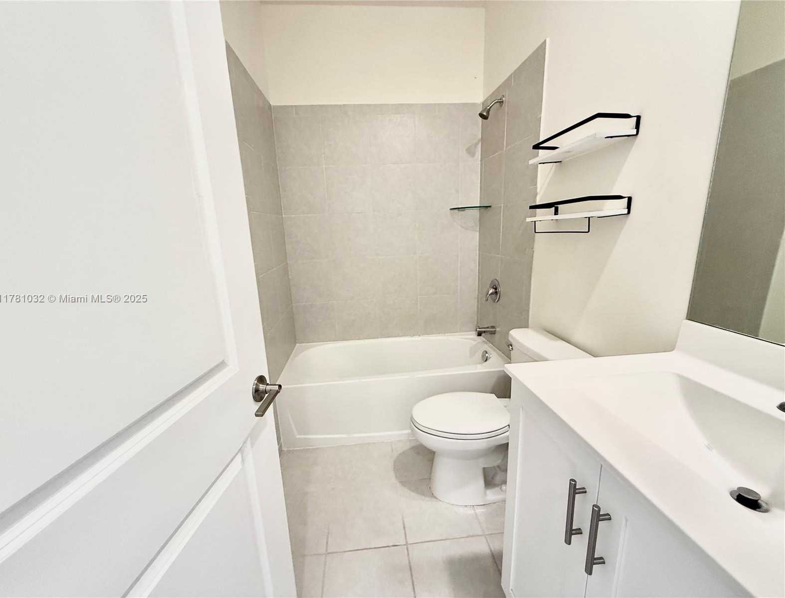 Small Image of 11119 WEST 34TH WAY, Hialeah Number 14