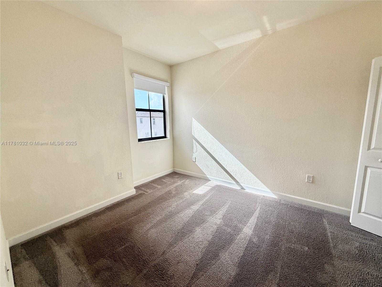Small Image of 11119 WEST 34TH WAY, Hialeah Number 15