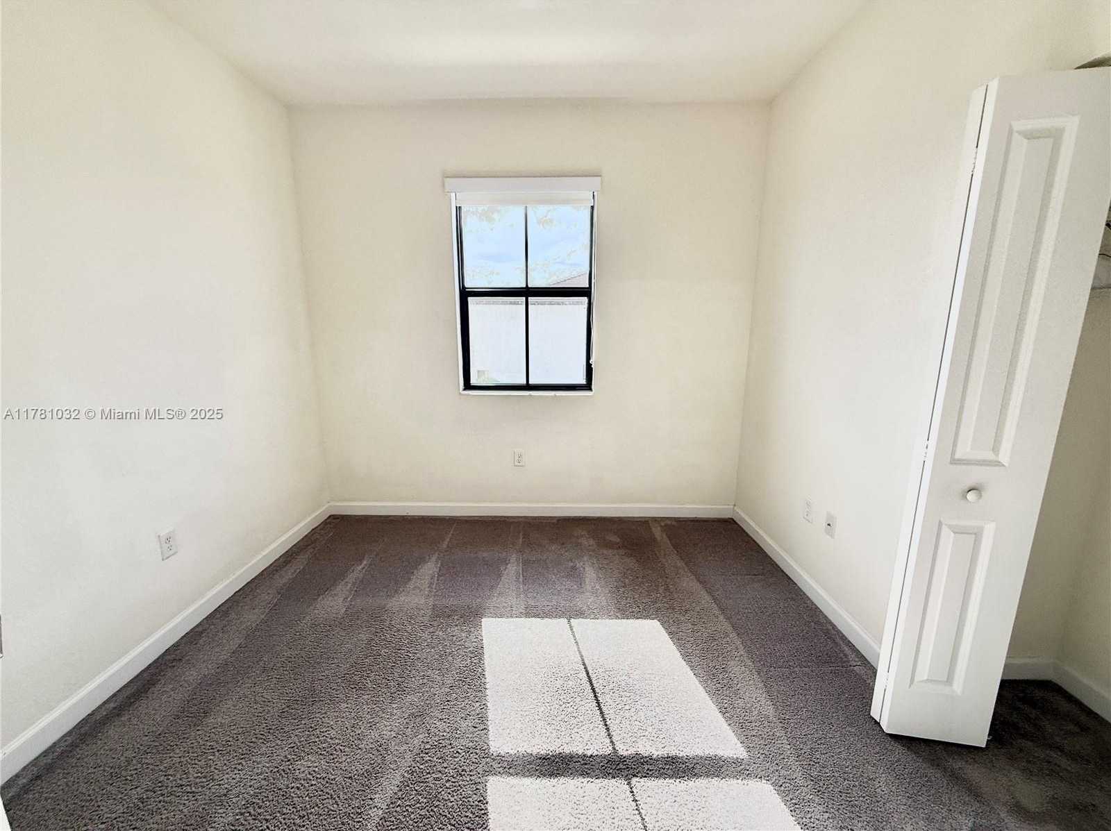 Small Image of 11119 WEST 34TH WAY, Hialeah Number 16