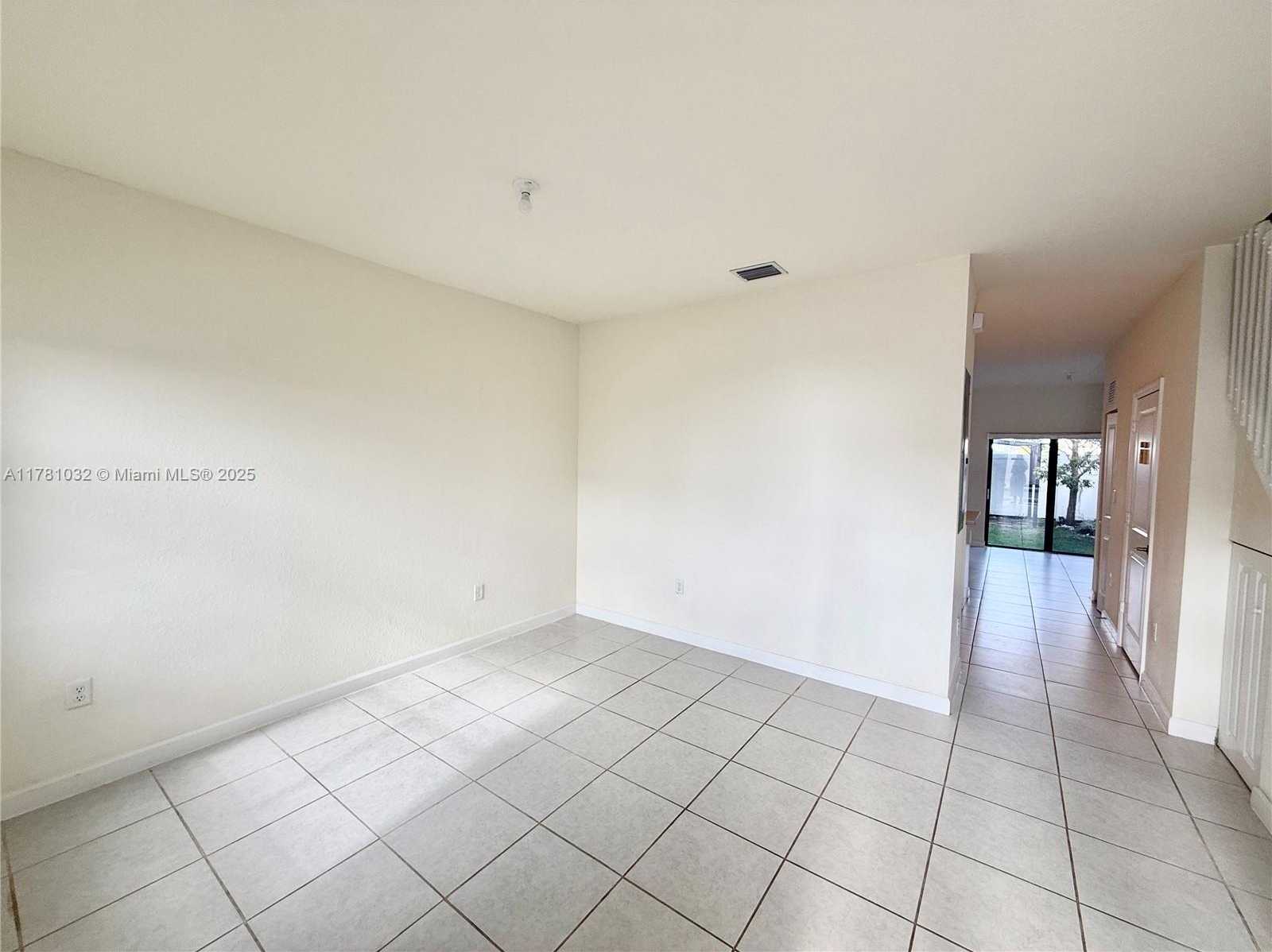 Small Image of 11119 WEST 34TH WAY, Hialeah Number 2