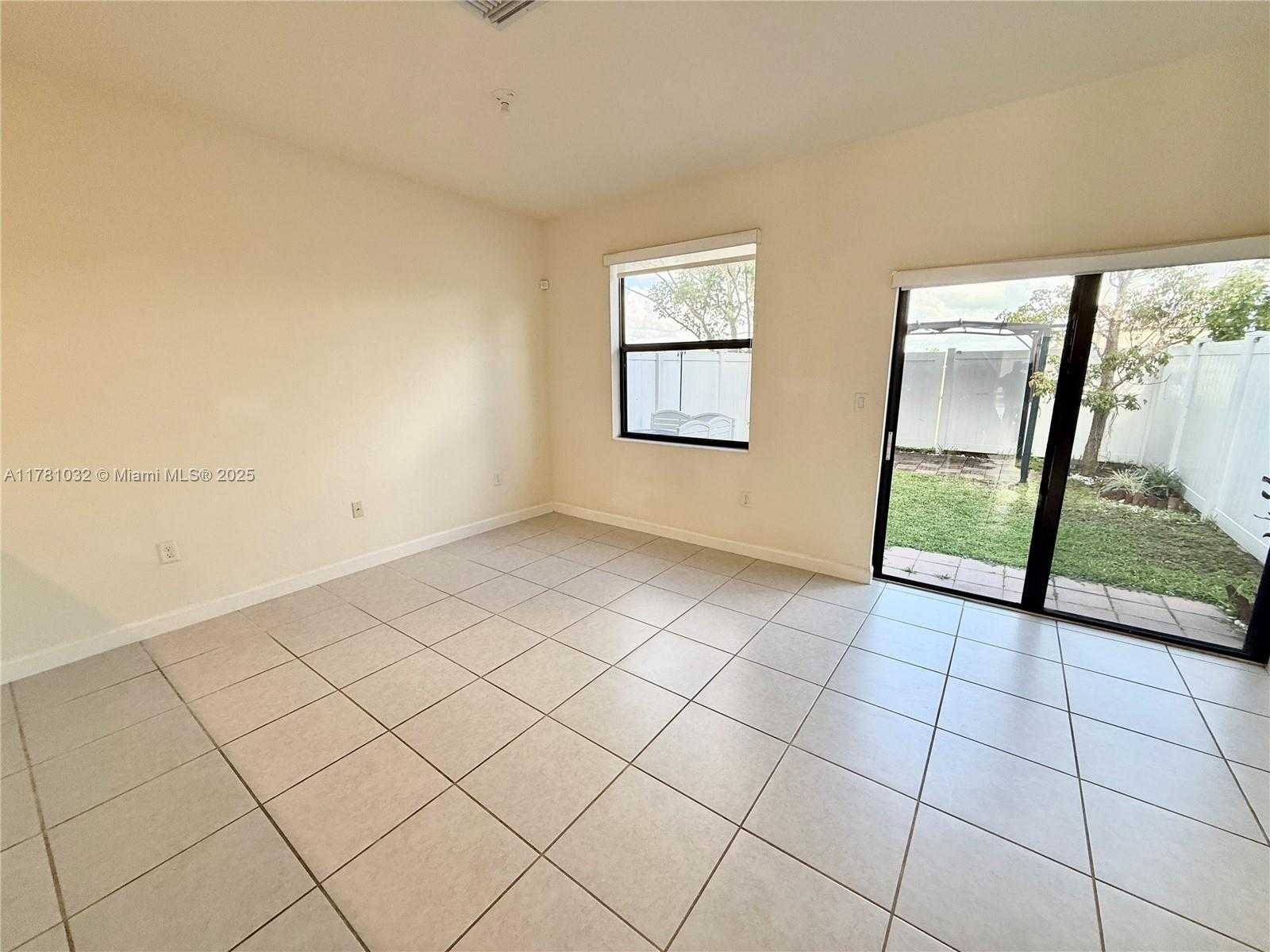 Small Image of 11119 WEST 34TH WAY, Hialeah Number 5