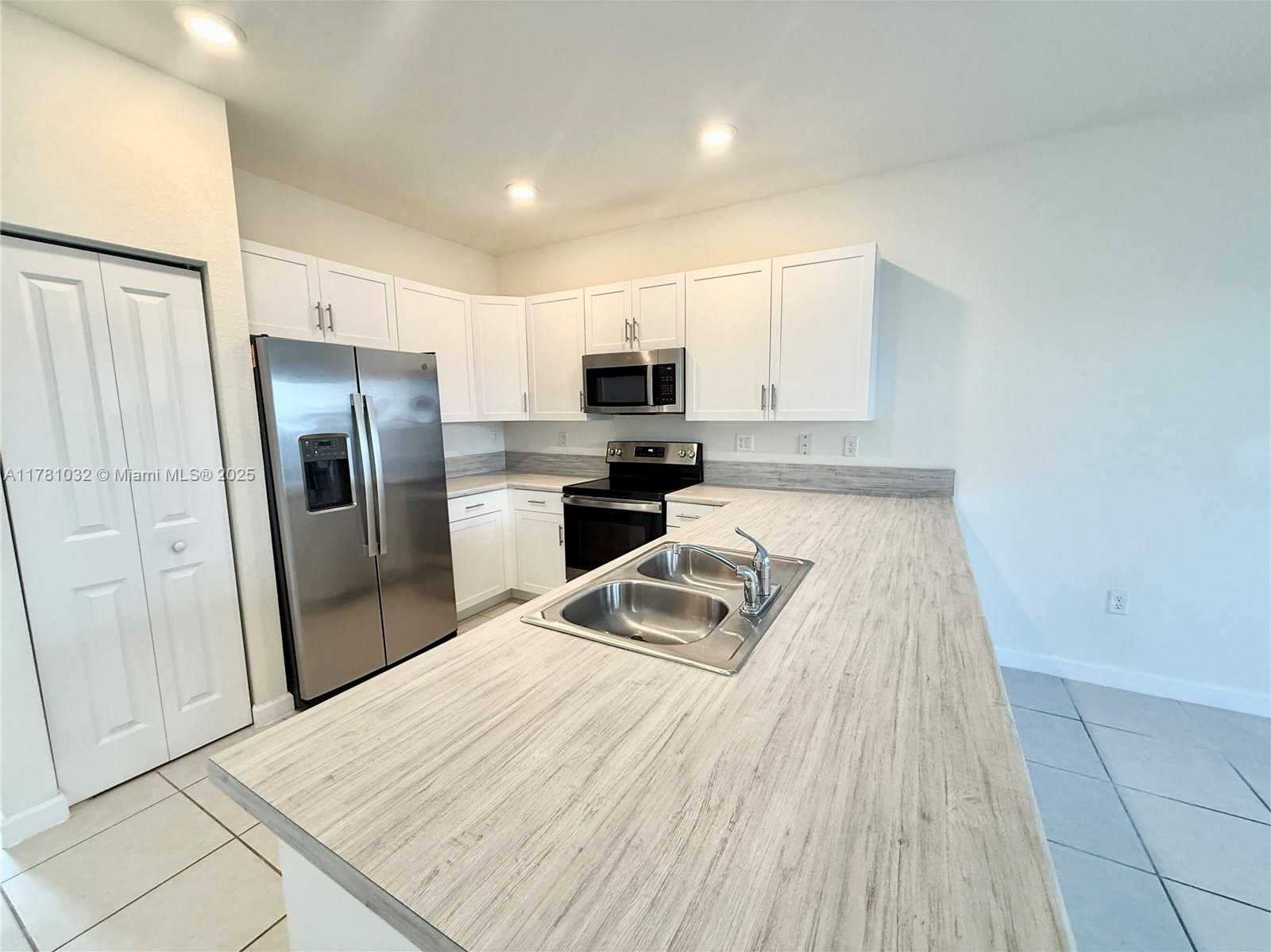 Small Image of 11119 WEST 34TH WAY, Hialeah Number 8