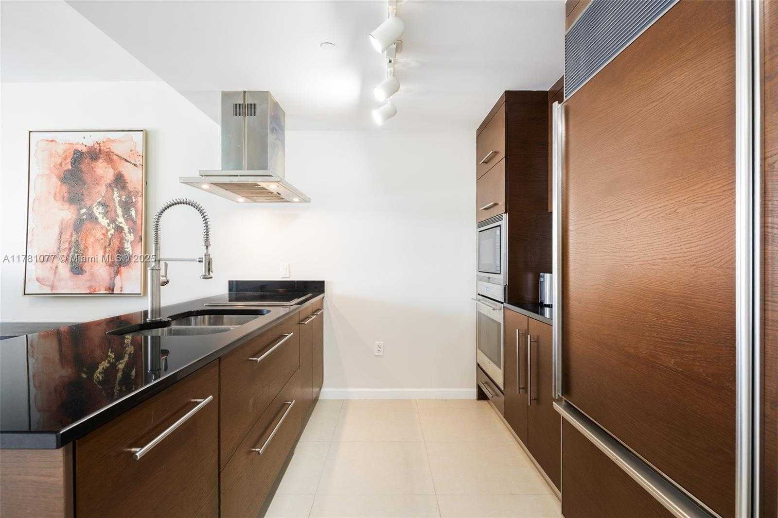 Small Image of 485 BRICKELL AVE #4707, Miami Number 10