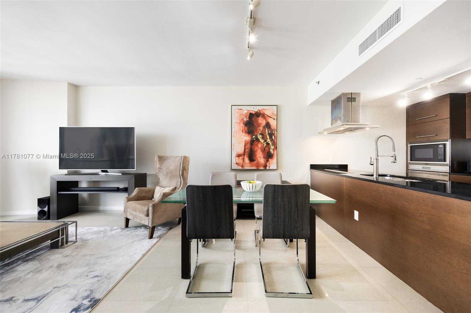Small Image of 485 BRICKELL AVE #4707, Miami Number 12