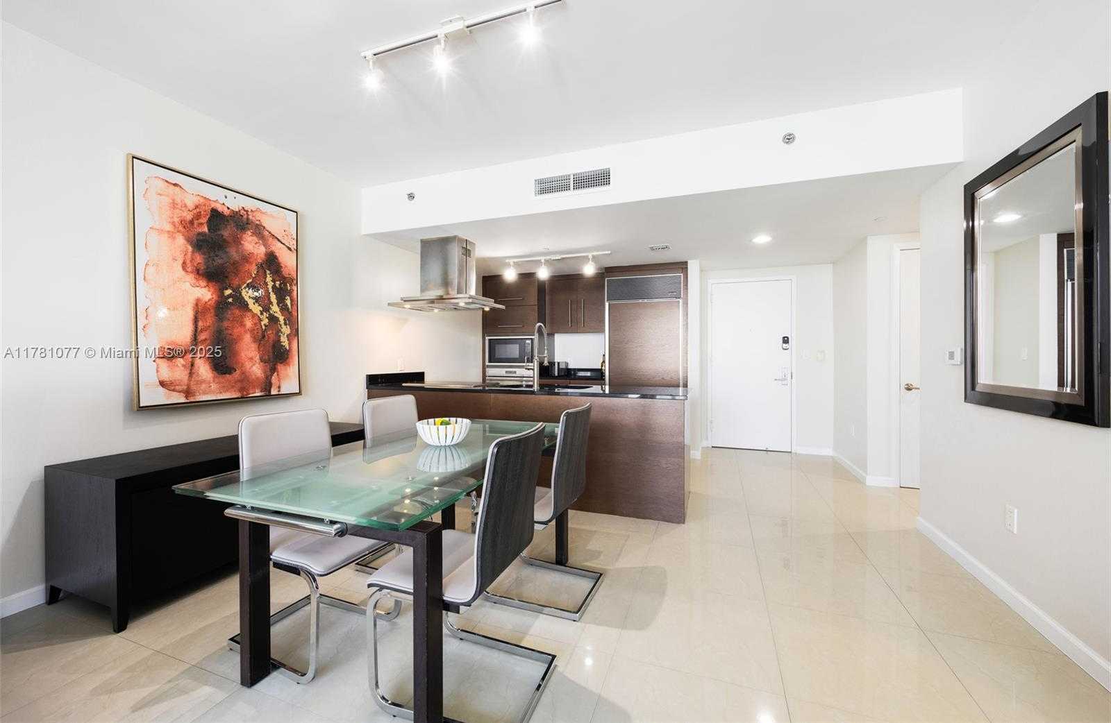 Small Image of 485 BRICKELL AVE #4707, Miami Number 14