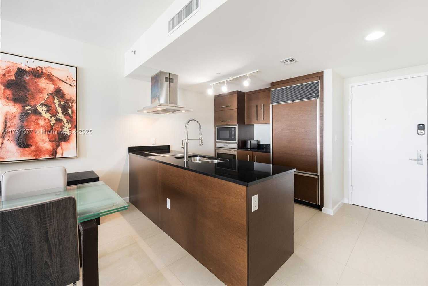 Small Image of 485 BRICKELL AVE #4707, Miami Number 2