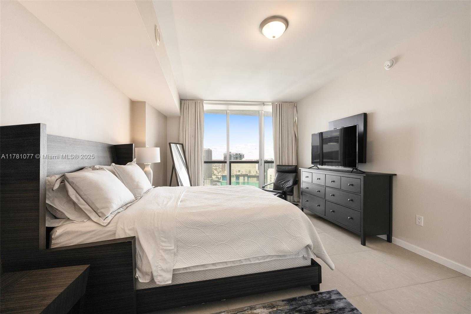 Small Image of 485 BRICKELL AVE #4707, Miami Number 21