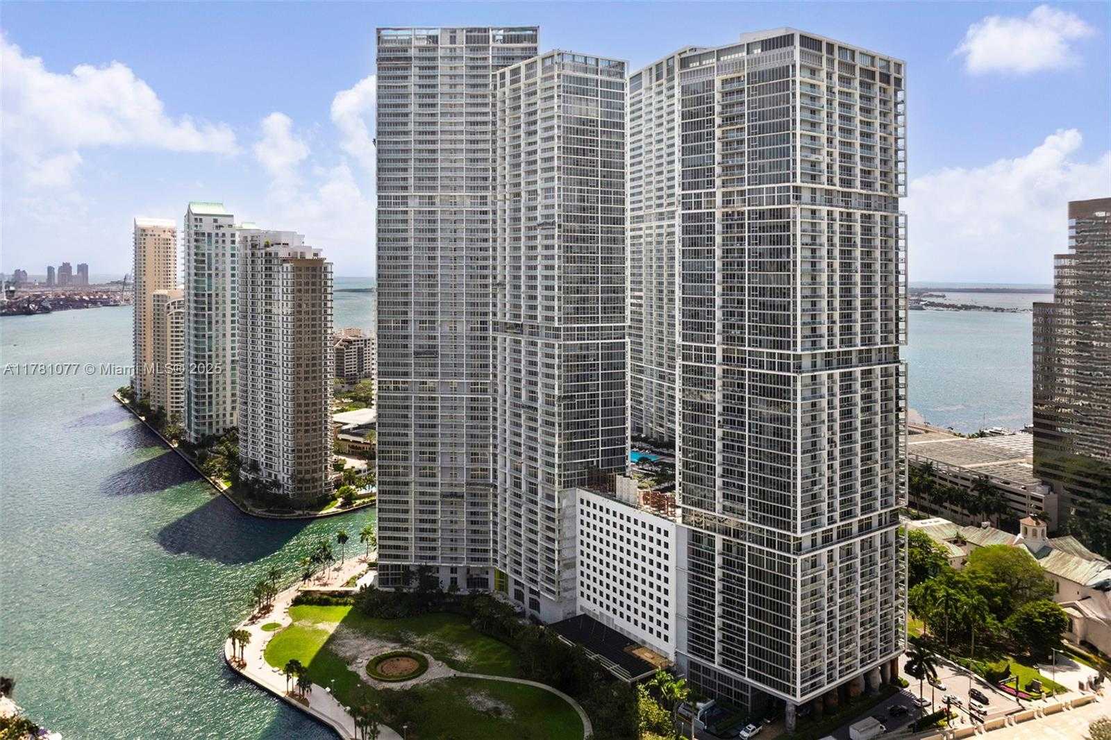 Small Image of 485 BRICKELL AVE #4707, Miami Number 3