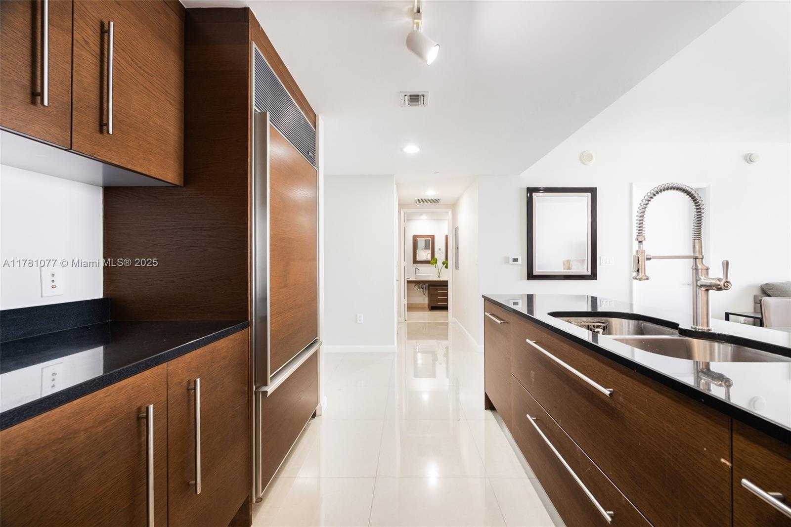 Small Image of 485 BRICKELL AVE #4707, Miami Number 9