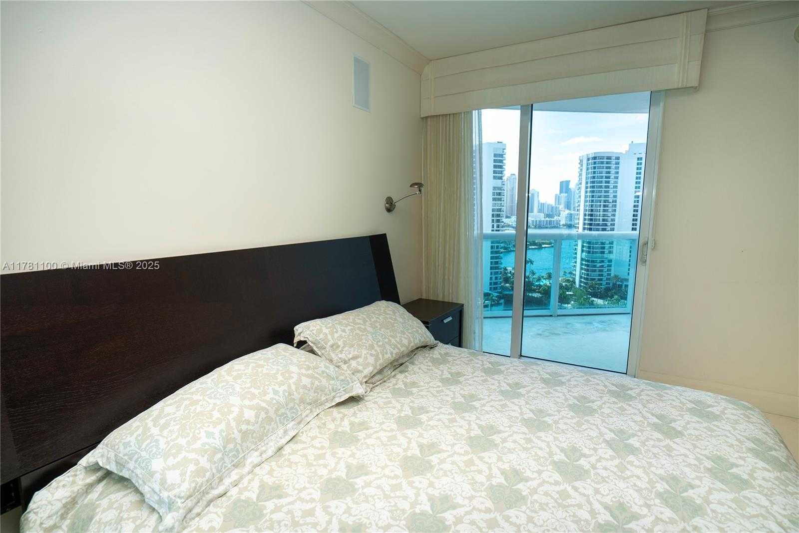 Small Image of 19400 TURNBERRY WAY #1732, Aventura Number 11
