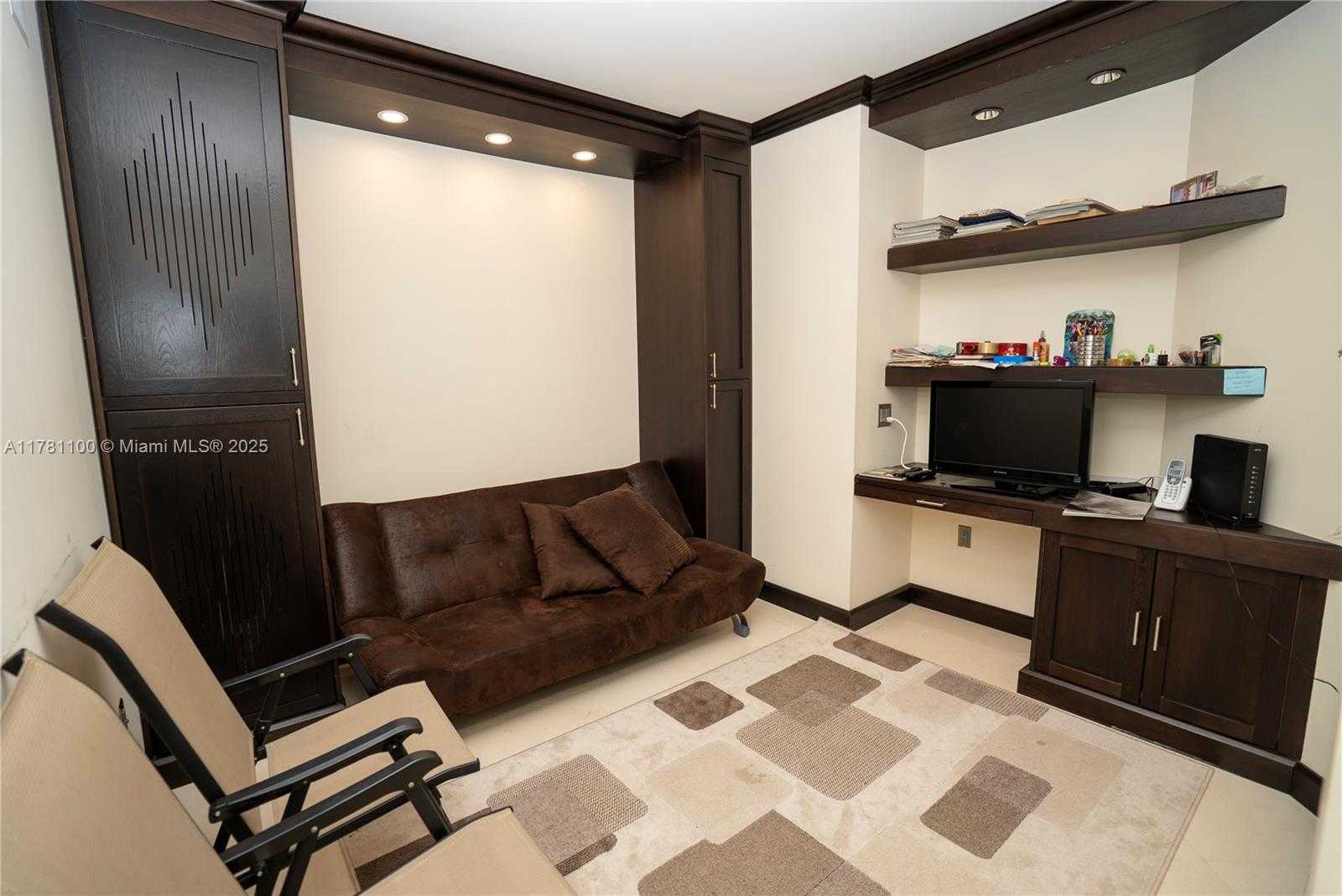 Small Image of 19400 TURNBERRY WAY #1732, Aventura Number 14